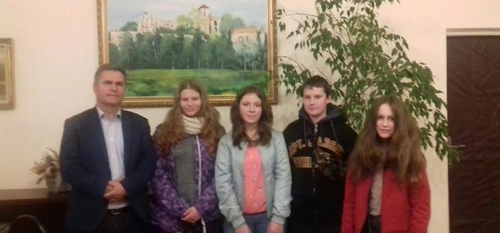 Młodzież z Ośrodka Integracji z wizytą u Burmistrza Gminy Krzeszowice